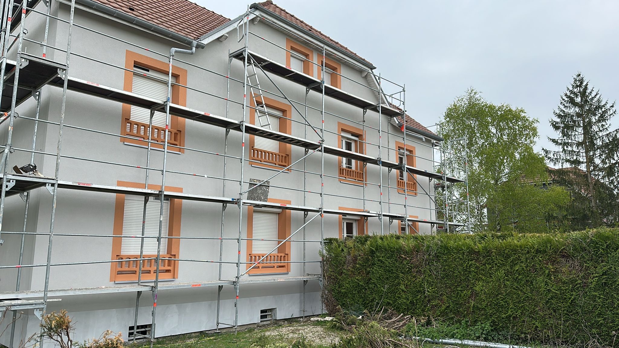 Façade rénovée avec ITE par BTCE